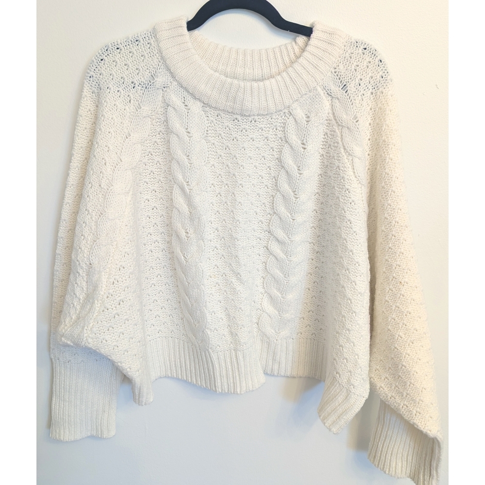 moon&madison White Cropped Batwing Pullover Sweater, M
